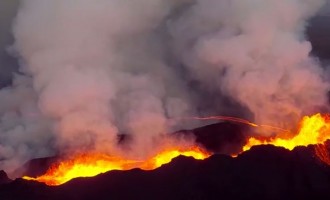 Εντυπωσιακά εναέρια πλάνα από ηφαίστειο στην Ισλανδία (βίντεο)
