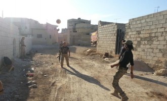 Κομπάνι: Πέφτουν βόμβες και οι Κούρδοι παίζουν μπάλα