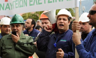 Οι εργαζόμενοι κρατούν αποκλεισμένη τη διοίκηση των ναυπηγείων Ελευσίνας