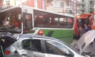 Λεωφορείο με σπασμένα τα φρένα τραυματίζει 5 (βίντεο)