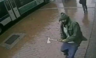 Νέα Υόρκη: Βίντεο – σοκ από την επίθεση με τσεκούρι κατά αστυνομικών