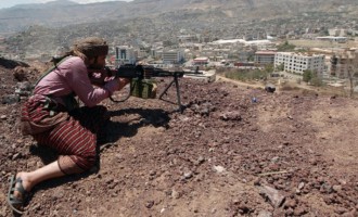 Μάχες μαίνονται στην Υεμένη μεταξύ Χούτι και Αλ Κάιντα