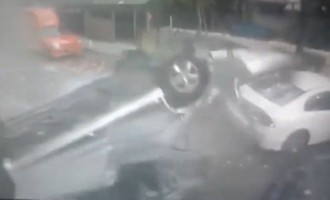 Αυτοκίνητο έπεσε από τον 3ο όροφο του πάρκινγκ (βίντεο)
