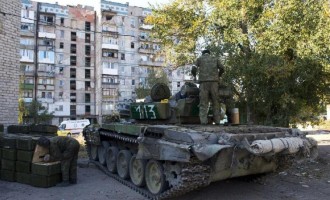 Οι Ουκρανοί ναζί βομβάρδισαν το Ντονέτσκ (βίντεο)