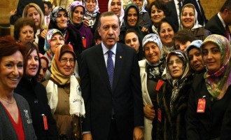 Τουρκία: Μόνο ο Ερντογάν και οι τζιχαντιστές μιλάνε υποτιμητικά για τις γυναίκες
