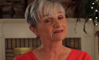 65χρονη καρκινοπαθής αλλάζει τη ζωή της με μαγικά μανιτάρια (βίντεο)