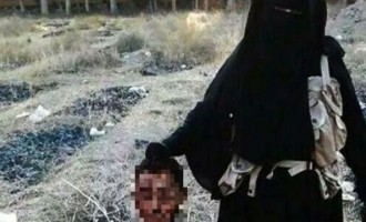 Φωτογραφία – σοκ! Αυτή η γυναίκα παίρνει κεφάλια στο Ισλαμικό Κράτος