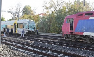 Ερευνώνται τα αίτια της σύγκρουσης των τρένων στο Ρουφ