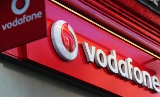 Η Vodafone μειώνει τις τιμές της το 2015
