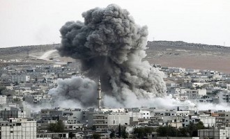 Συρία: Αεροπορικές επιδρομές εναντίον θέσεων του Ισλαμικού Κράτους – 105 νεκροί