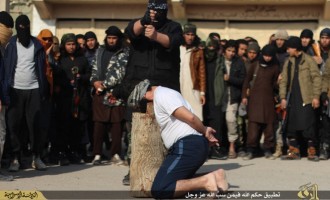 Το Ισλαμικό Κράτος αποκεφάλισε άνδρα επειδή βλαστήμησε (φωτογραφίες)
