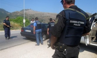 Συνελήφθησαν 44 μέλη ελληνοαλβανικής συμμορίας που διακινούσε μετανάστες και ναρκωτικά