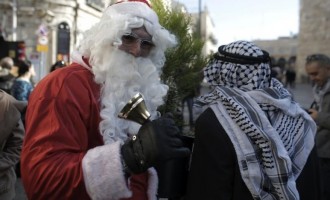 Πιστοί από όλο τον κόσμο έκαναν Χριστούγεννα στη Βηθλεέμ