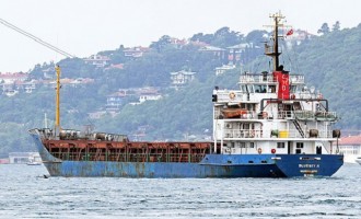 Ιταλία: Στο λιμάνι της Καλλίπολης το φορτηγό πλοίο με τους 700 μετανάστες