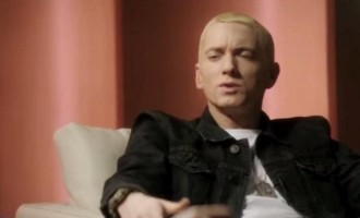 Ο Eminem παραδέχεται σε βίντεο ότι είναι ομοφυλόφιλος
