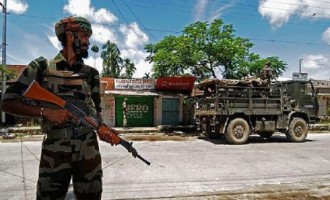 Ινδία: 56 νεκροί και 80 τραυματίες από επίθεση ανταρτών