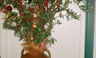 Ειρεσιώνη λεγόταν το “χριστουγεννιάτικο” δέντρο στην αρχαία Ελλάδα