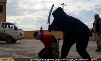Το Ισλαμικό Κράτος αποκεφάλισε 4 “βλάσφημους” στη Συρία (φωτογραφίες)