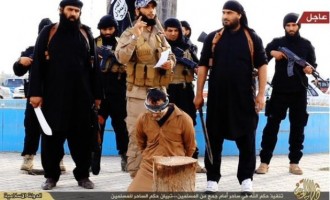 Το Ισλαμικό Κράτος αποκεφάλισε μάγο (φωτογραφίες)