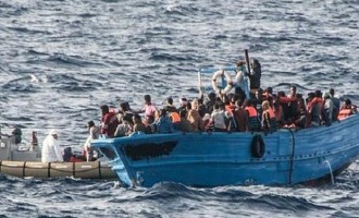Δεκαεπτά μετανάστες έχασαν τη ζωή τους στη Μεσόγειο