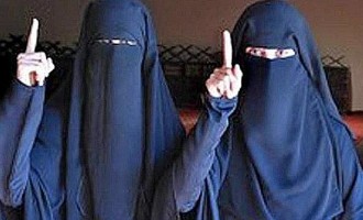 Κυνηγητό 15χρονων Βρετανίδων που “ποθούν” το Ισλαμικό Κράτος