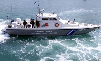 Σκάφος με 200 μετανάστες δυτικά της Πύλου
