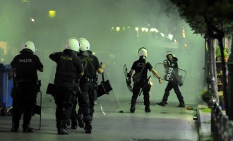 Πεδίο μάχης το κέντρο της Αθήνας  μετά την πορεία για τον Γρηγορόπουλο