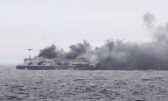 Επιβάτης Norman Atlantic: Το πλοίο έχει πάρει κλίση και καίγεται!