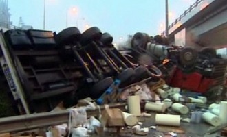 Νταλίκα με ιατρικά απόβλητα ανατράπηκε στην Εγνατία Οδό