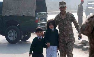 Πακιστάν: 95 οι νεκροί από την επίθεση των Ταλιμπάν