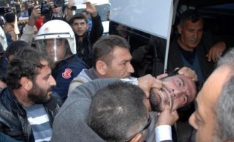Τουρκία: Αμόκ βίας από αστυνομικούς σε διαδήλωση – μνημόσυνο στα Άδανα