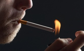 Οι άνδρες που καπνίζουν παθαίνουν συχνότερα καρκίνο από τις γυναίκες