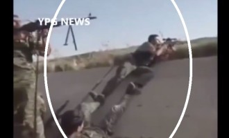 Δείτε πώς σκοτώνει τζιχαντιστές Κούρδος ελεύθερος σκοπευτής (βίντεο)