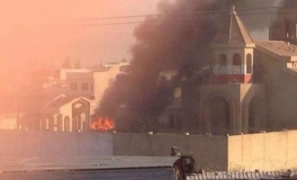 Το Ισλαμικό Κράτος καίει αρμενικές εκκλησίες στη Μοσούλη