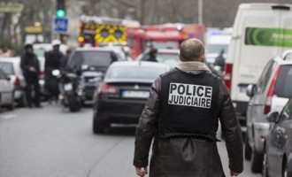 Παρίσι: Τραυματίες μία αστυνομικός και ένας δημοτικός υπάλληλος