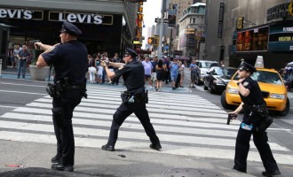 Οι New York Times ζήτησαν από την αστυνομία “να κάνει τη δουλειά της”