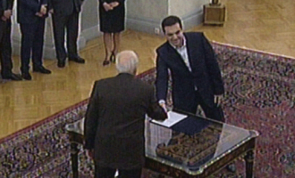 Ορκίστηκε ο νεότερος πρωθυπουργός της χώρας, Αλέξης Τσίπρας
