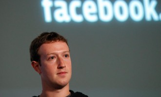 «Πρόταση μομφής» στον Μαρκ Ζούκερμπεργκ – Του ζητάνε να αποχωρήσει από πρόεδρος του Facebook