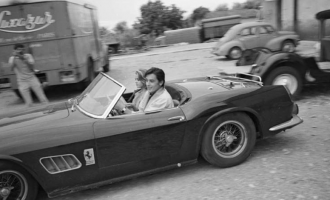 Πουλήθηκε η Φεράρι  που οδηγούσε το 1960 ο Αλέν  Ντελόν