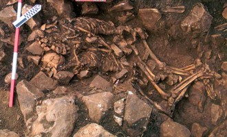Δεν τους χώρισε ούτε ο θάνατος: Ζευγάρι βρέθηκε θαμμένο αγκαλιά από το 3.800 π.Χ.