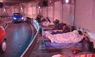 Η Ισπανία… ανέκαμψε! Ο λαός κοιμάται στους δρόμους