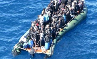 Υπό την απειλή όπλου βάζουν τους πρόσφυγες στις βάρκες και τους στέλνουν