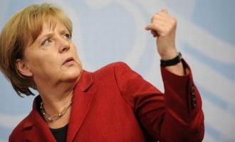 Μέρκελ: “Όλοι δουλεύουμε για να μείνει η Ελλάδα στο ευρώ”