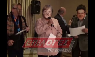 Δείτε ποιος Έλληνας πολιτικός ντύθηκε Άνγκελα Μέρκελ τις Απόκριες (βίντεο)