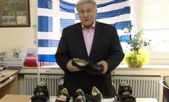 Απόλαυση: Ο Πανίκας σε τηλεμάρκετινγκ παπουτσιών για διαβητικούς (βίντεο)