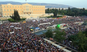 Spiegel: “Επαναστάτες σε μέθη” οι Έλληνες