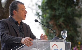 Θεοδωράκης: “Να βρούμε Πρόεδρο εκτός πολιτικού συστήματος”