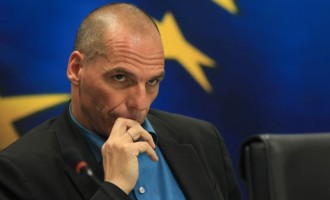 Γιάνης Βαρουφάκης: Εάν η Ελλάδα φύγει από το ευρώ θα αρχίσει το ντόμινο!