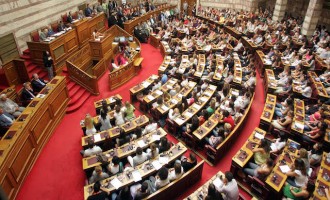 Με 162 ναι η κυβέρνηση έλαβε ψήφο εμπιστοσύνης από τη Βουλή