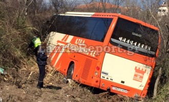 “Τρελό” λεωφορείο ΚΤΕΛ κατέληξε στα χωράφια – Σώοι οι 21 επιβάτες